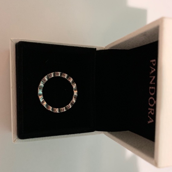 Limited edition stackable Pandora ring - Picture 4 of 6